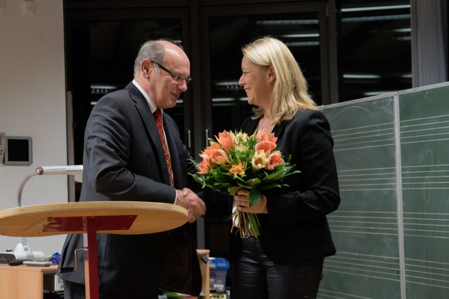 Dank an StDin Sigrid Schiedermeier für ihren Einsatz für die Ganztagsklassen am Fraunhofer-Gymnasium