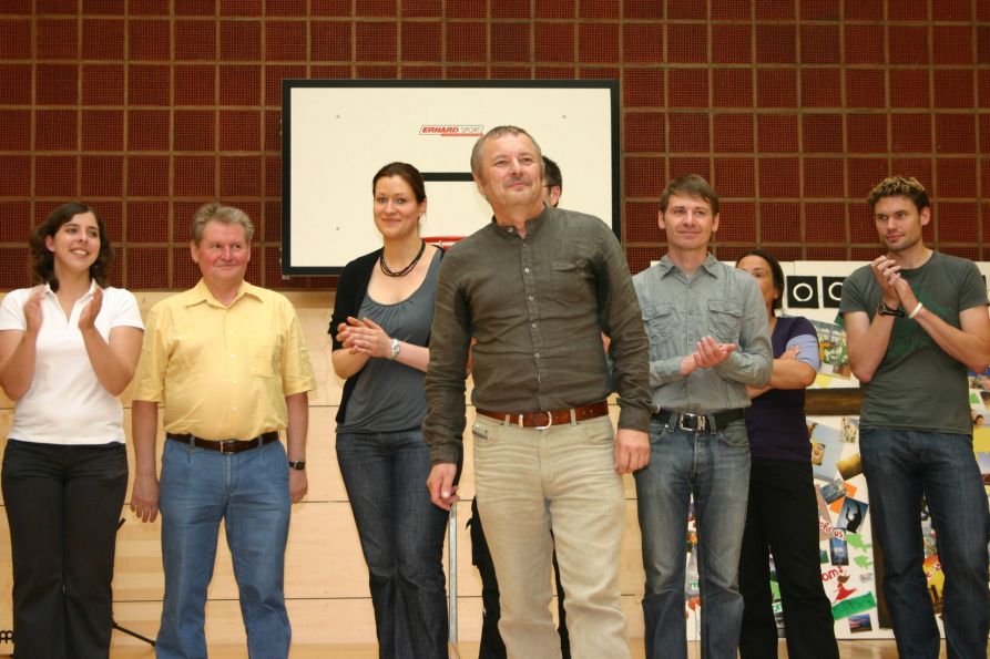 Toni Scheubeck (Mitte) bei seiner Verabschiedung im Juli 2010 in der Fraunhofer-Sporthalle