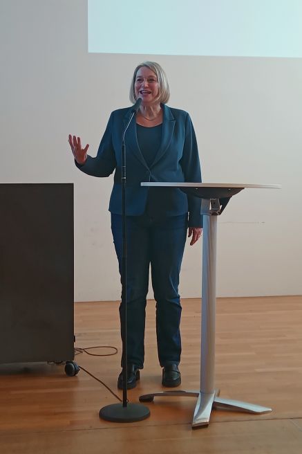  Frau Prof. Dr. Anita Schilcher bei ihrer Begrüßung