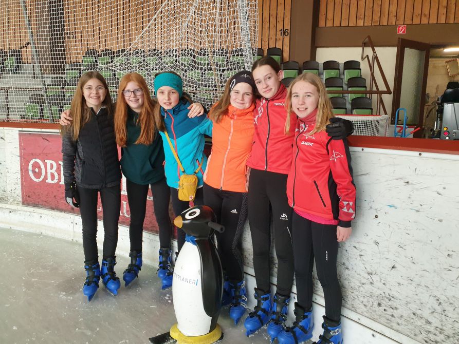 Die Teilnehmerinnen an der Bayerischen Meisterschaft beim regenerativen Schlittschuhlaufen